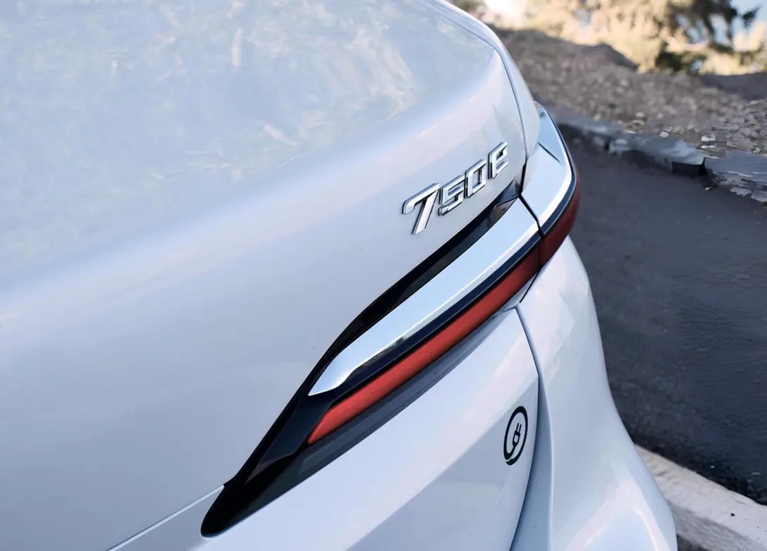 1700822-BMW-7-Series-2024-12-ES.jpg