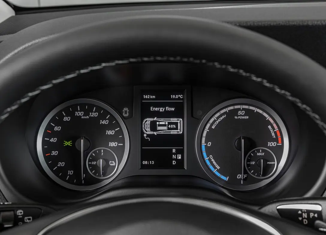 1684032-Mercedes-Benz-V-Class-2023-10.jpg