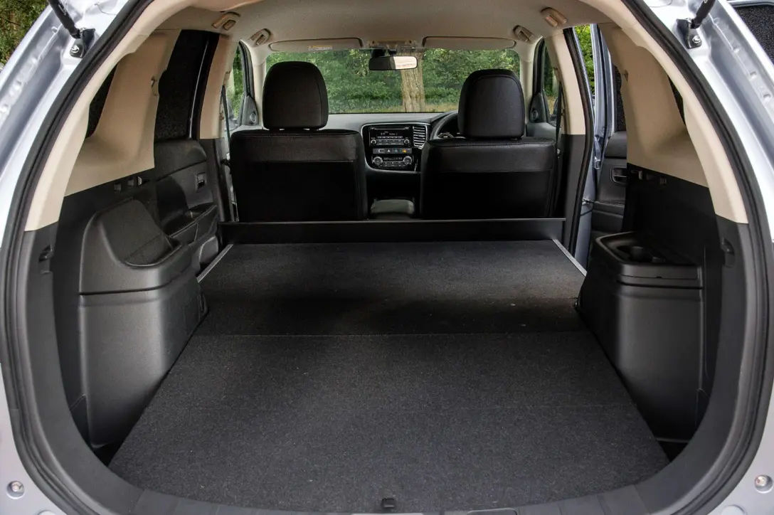 1653431-Mitsubishi-Outlander_PHEV-2016-06.jpg