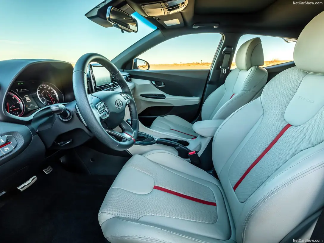 1591444-Hyundai-Veloster 6.jpg