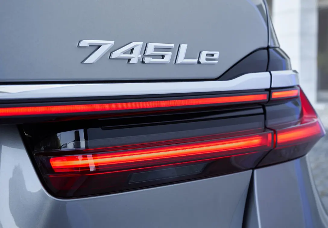 1663029-BMW-7-Series-2020-08.jpg