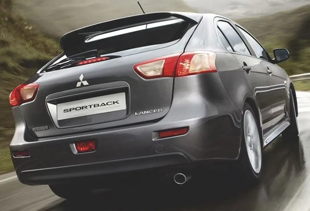 1666037-Mitsubishi-Lancer_Sportback-2017-02.jpg