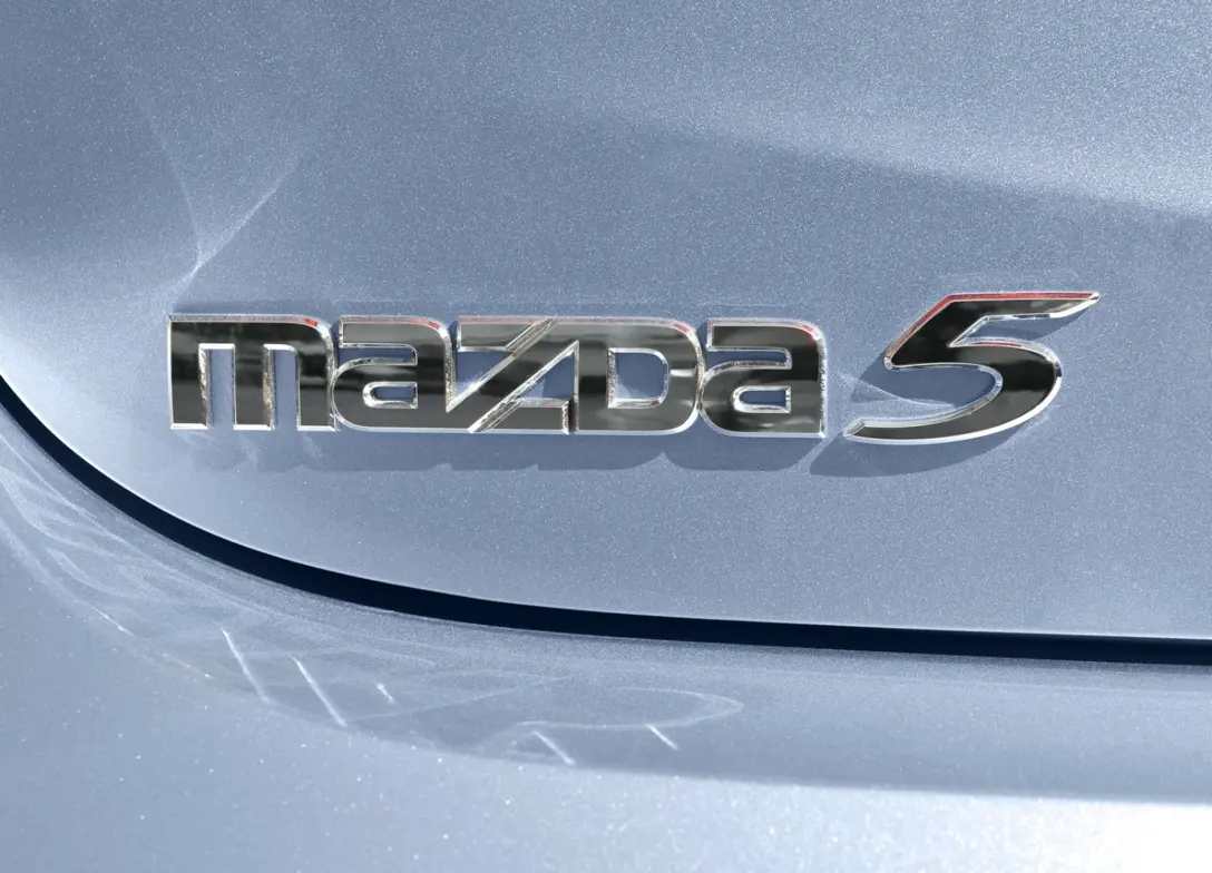 1690585-Mazda-5-2015-10.jpg