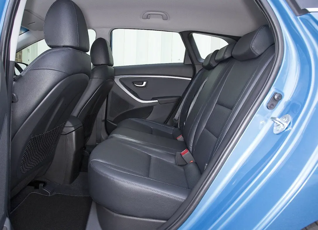 1690681-Hyundai-i30_Wagon-2012-09.jpg