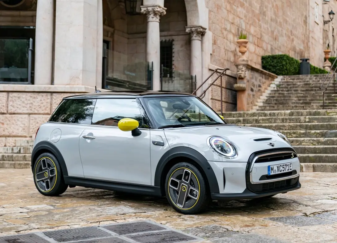 1695304-Mini-Cooper_Electric-2024-19.jpg