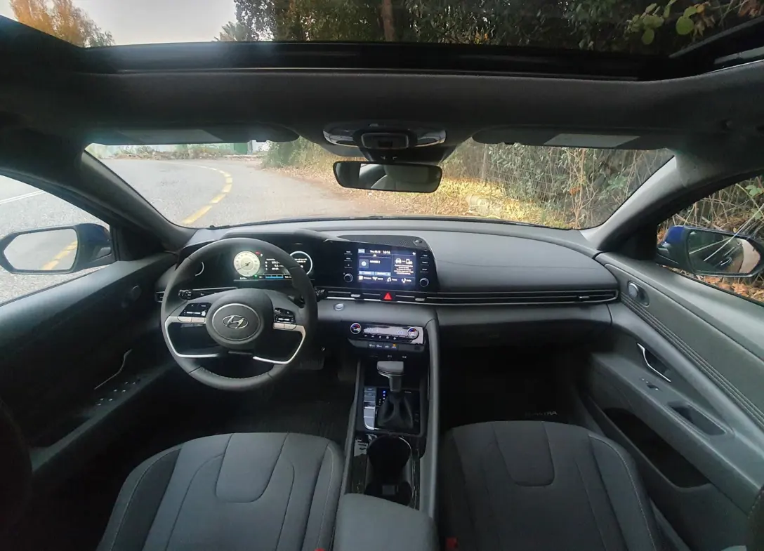 1692436-Hyundai-Elantra-Hybrid-2024-05-OA.jpg