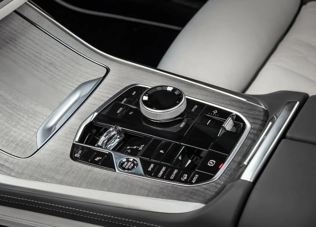 1684234-BMW-X7-2023-08.jpg