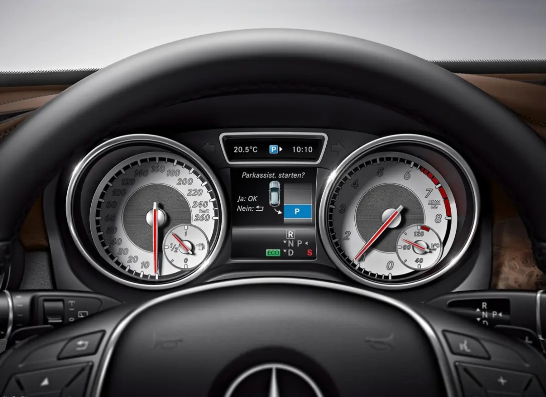 1668544-Mercedes-Benz-GLA-Class-2016-06.jpg