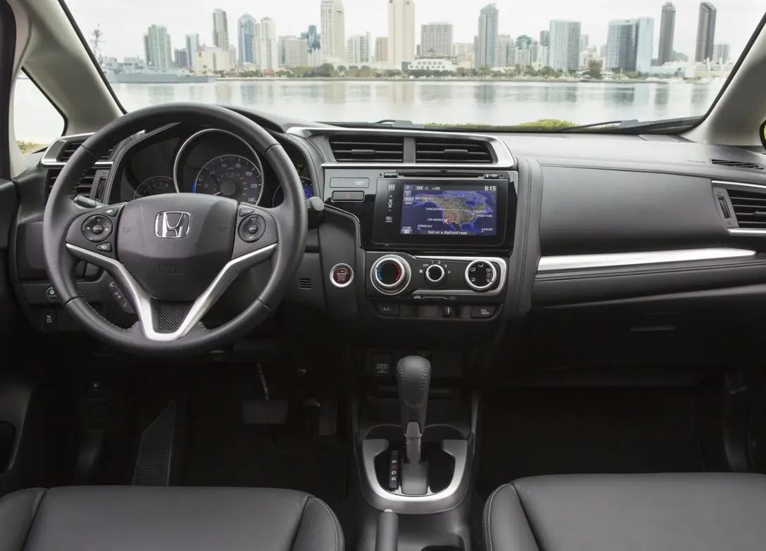 1642489-Honda-Jazz-2016-03.jpg