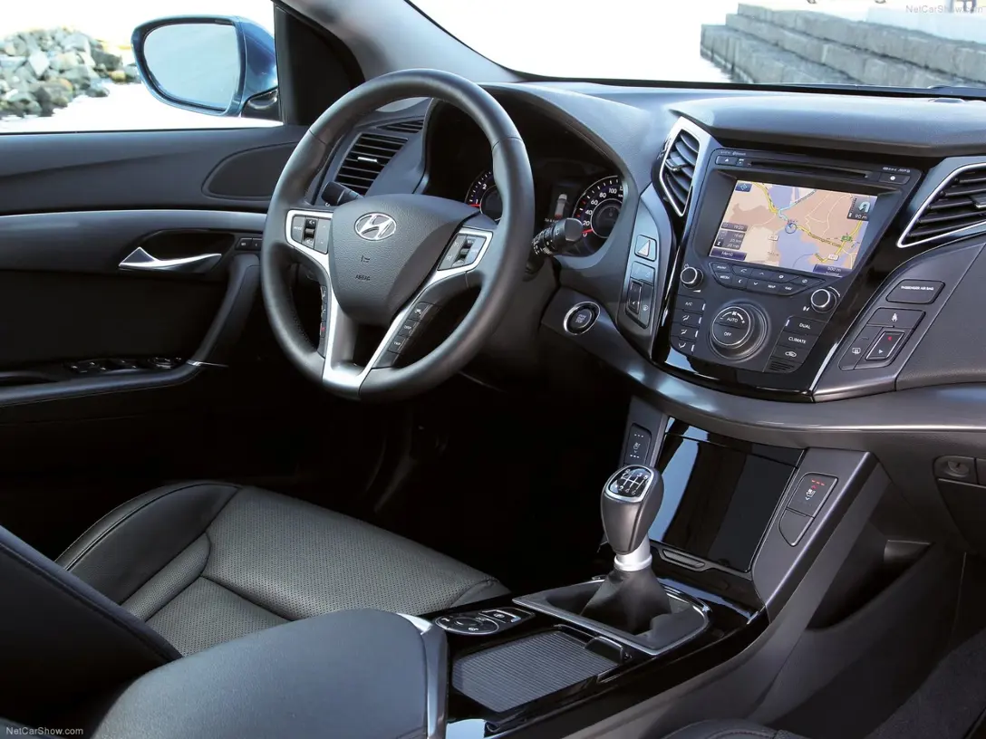 1598493-Hyundai-i40-2012-1600-4b.jpg
