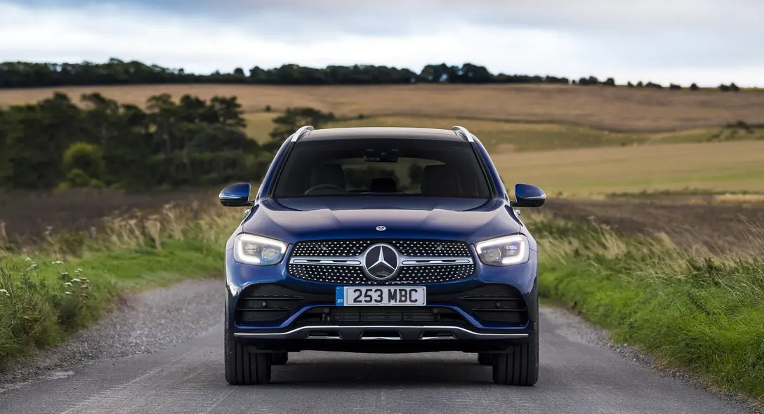 1656580-2021_mercedes-benz_glc_300_e_uk_43_1920x1080.jpg