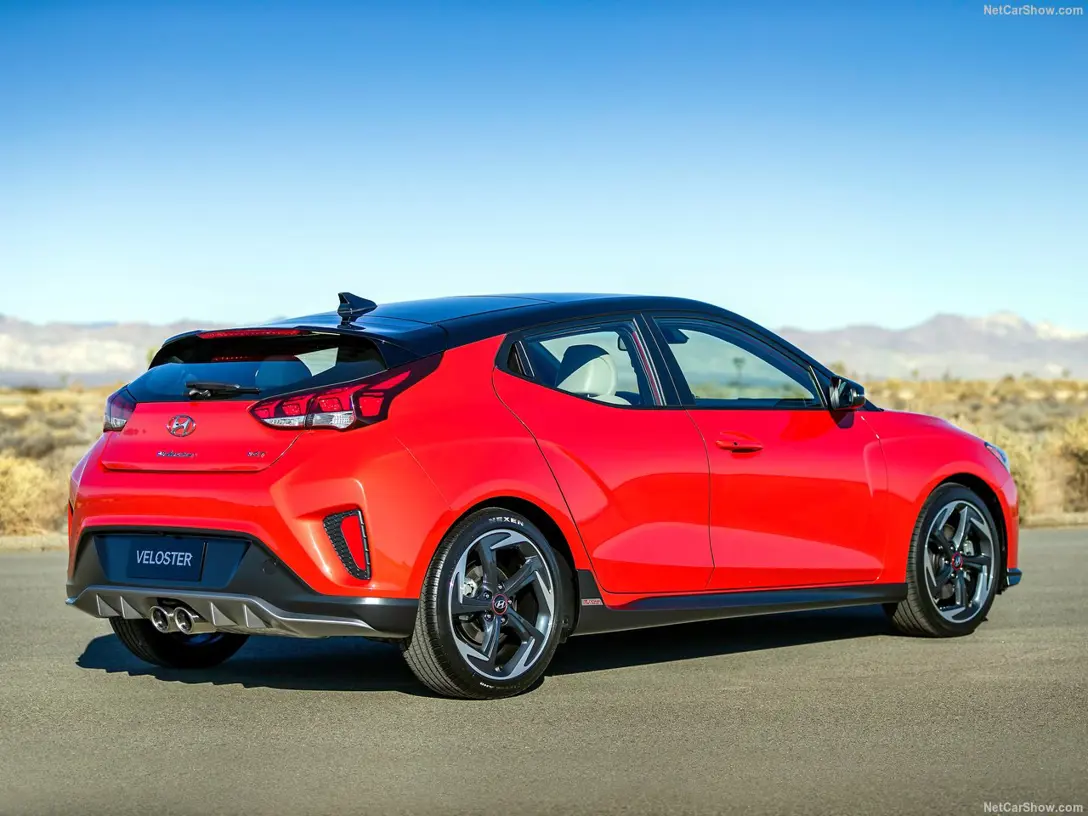 1591445-Hyundai-Veloster 2.jpg