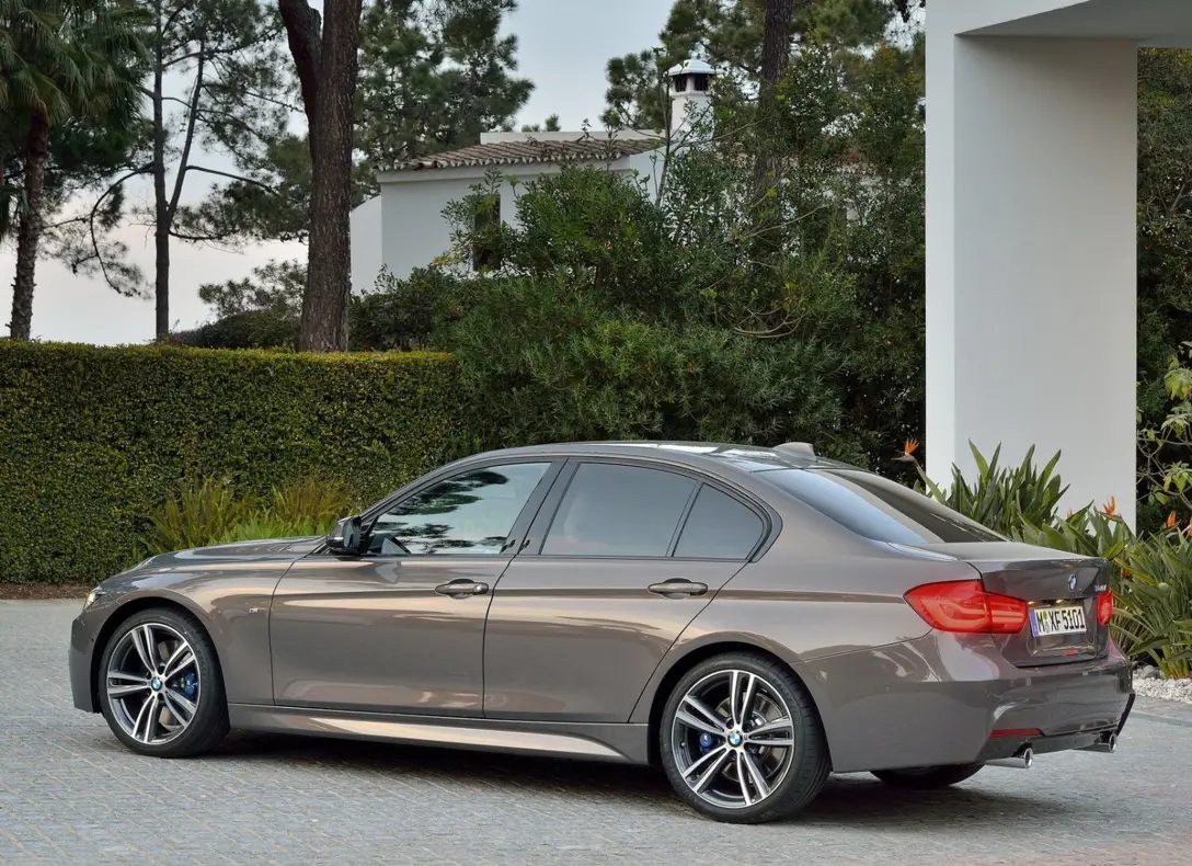 1643225-BMW-3-Series-2018-04.jpg