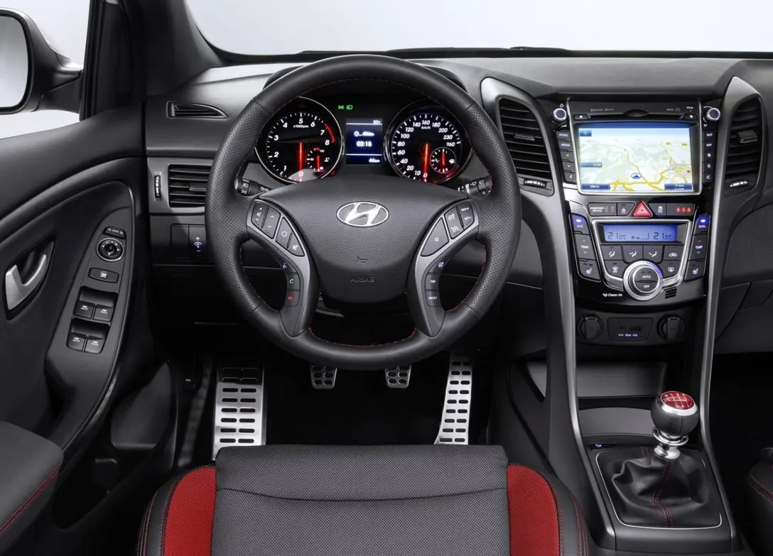 1645630-Hyundai-i30_Turbo-2015-1600-1d (1).jpg