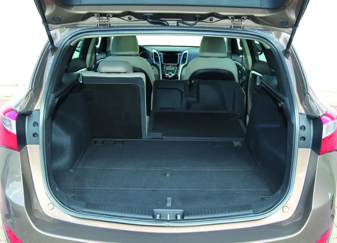 1690682-Hyundai-i30_Wagon-2012-10.jpg