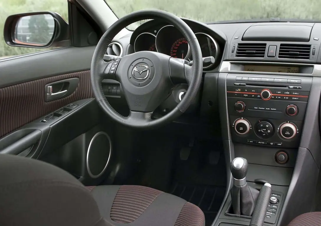 1597964-Mazda-3_5door-2004-1600-2f.jpg