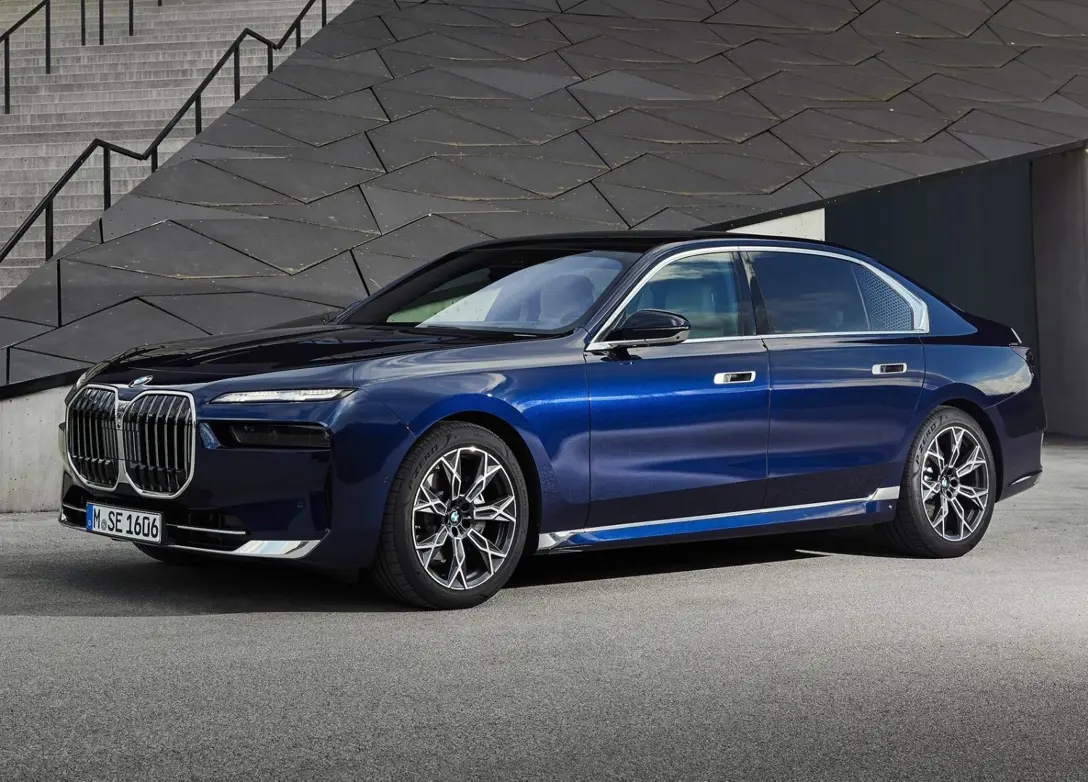 1680350-BMW-7-Series-2023-04.jpg