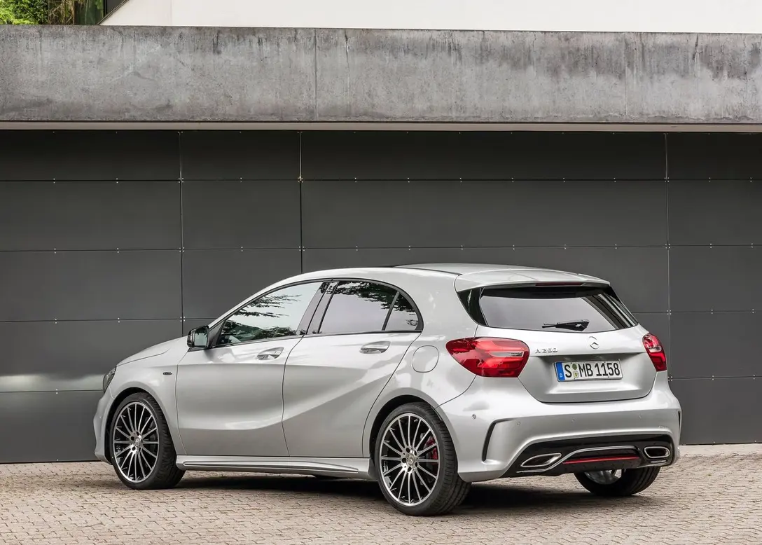 1647162-Mercedes A class 2017 (5).jpg