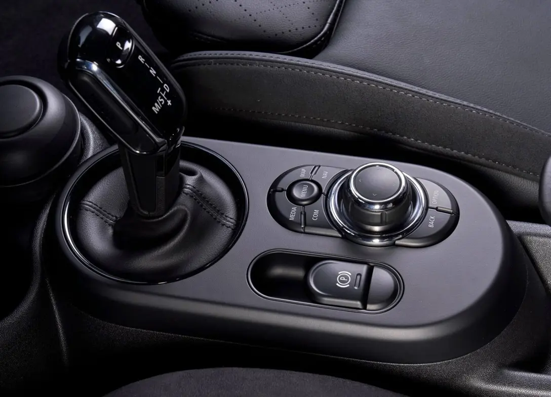1695318-Mini-Cooper_S_5-door-2024-08.jpg