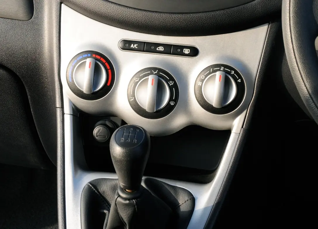 1686926-Hyundai-i10-2010-08.jpg