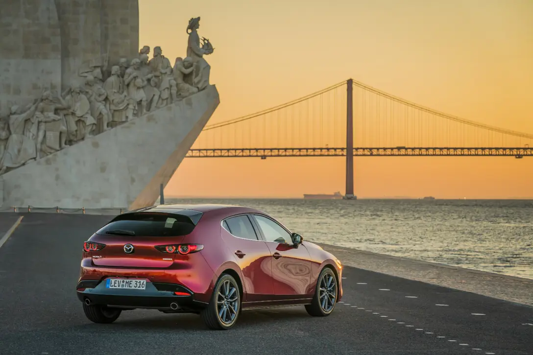 1673591-Mazda3_HB_SoulRedCrystal_Still-13.jpg