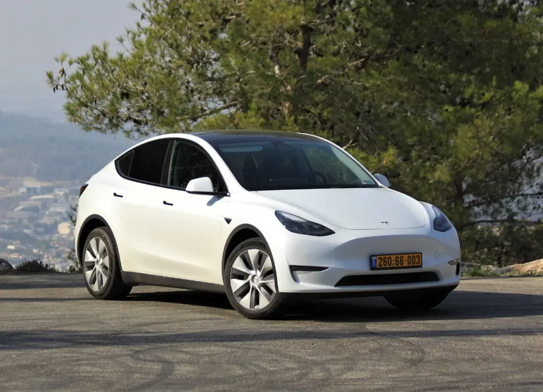 1694089-Tesla-Model_Y-2024-01-NR.jpg