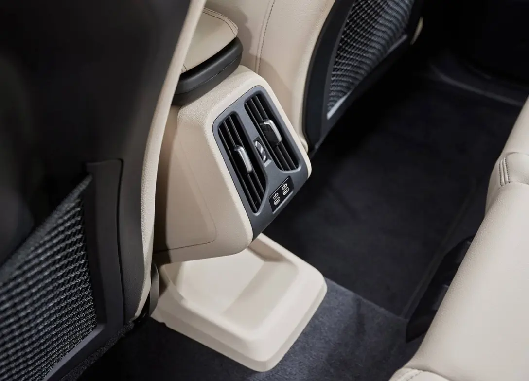 1696608-BMW-X1-2024-11.jpg
