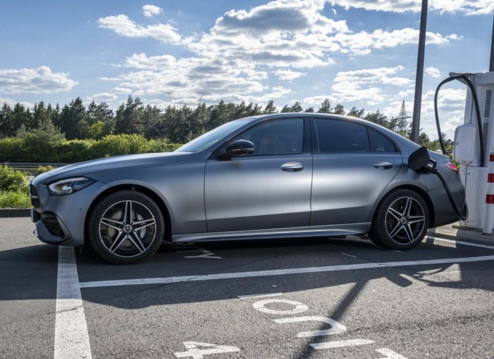1648575-Mercedes-Benz-C-Class-2021-04.jpeg