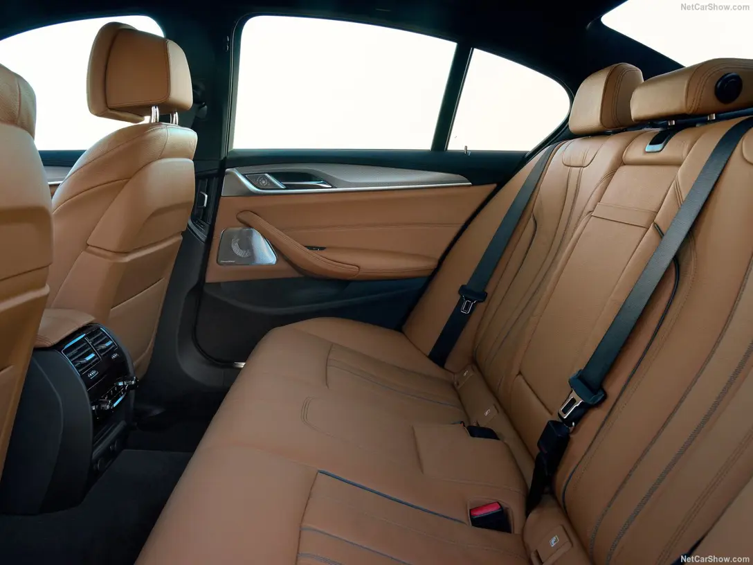 1639576-BMW-5-Series 6.jpg