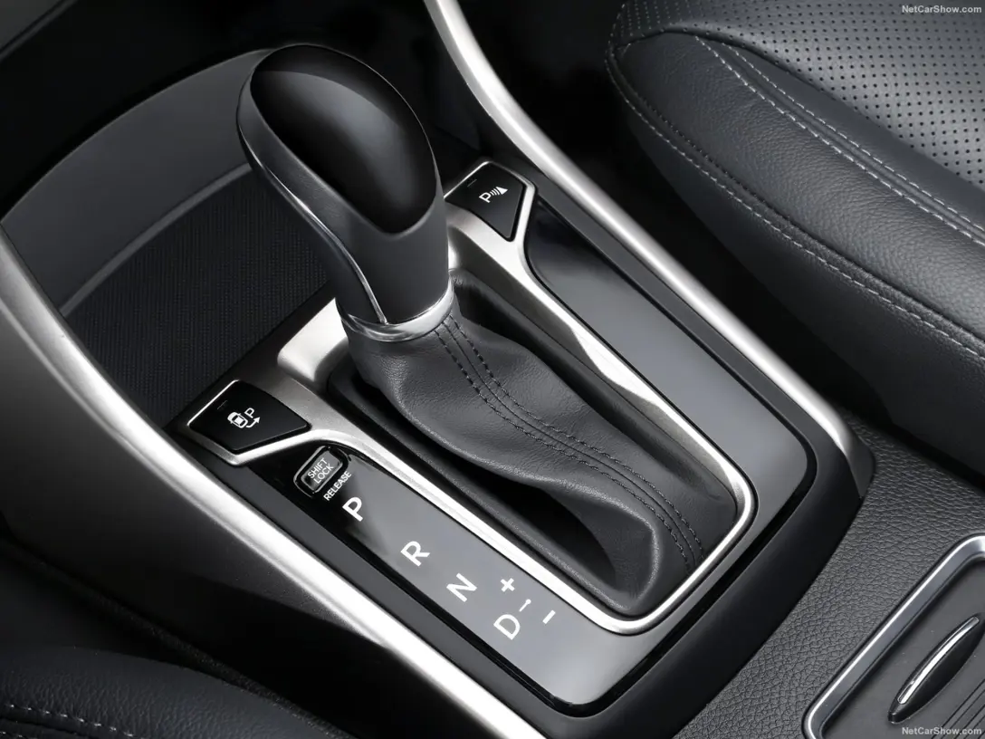 1645598-Hyundai-i30-2015-1600-24.jpg