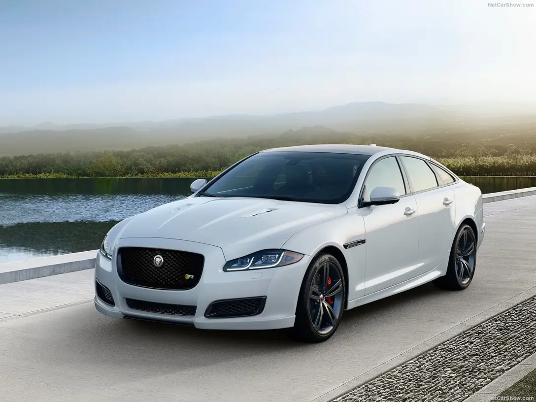 1590545-Jaguar-XJ 1.jpg
