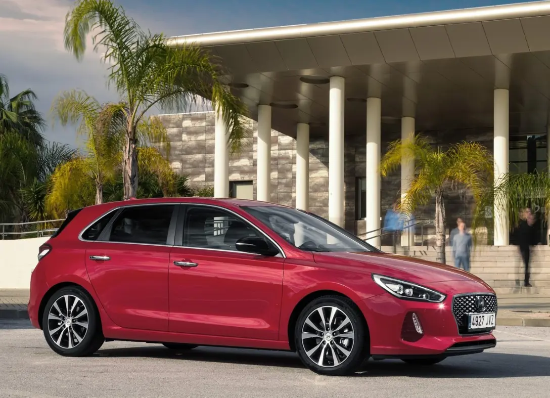 1645647-Hyundai-i30-2017-1600-04.jpg