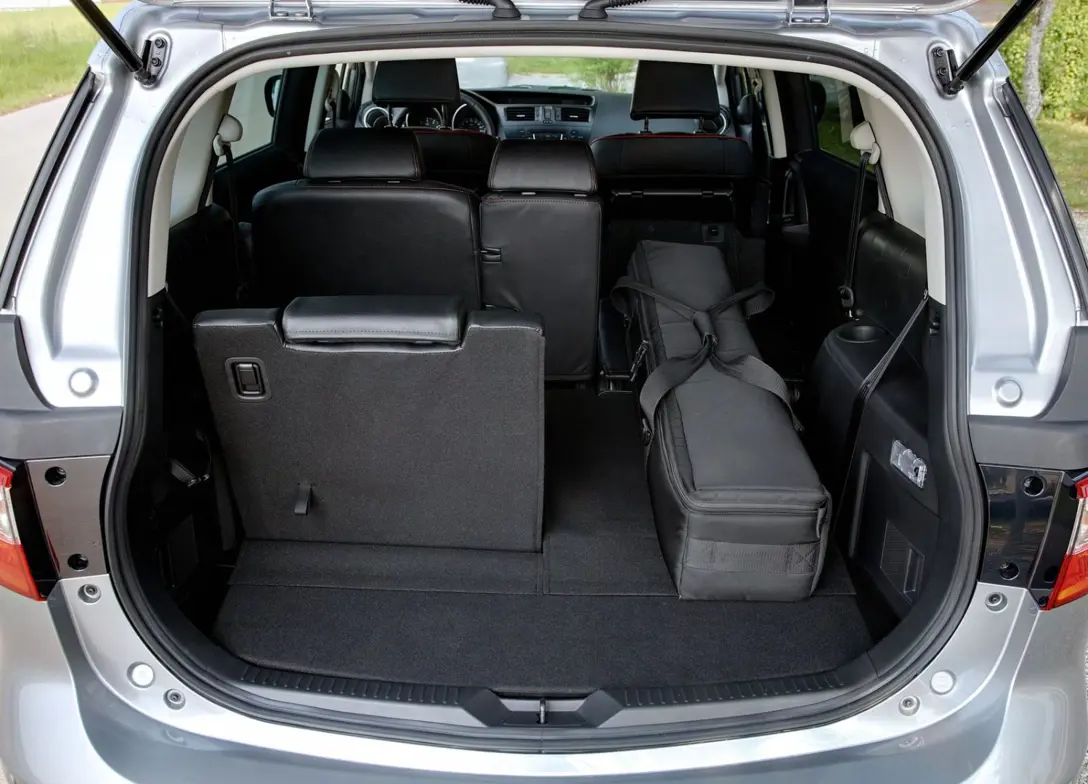 1690584-Mazda-5-2015-09.jpg