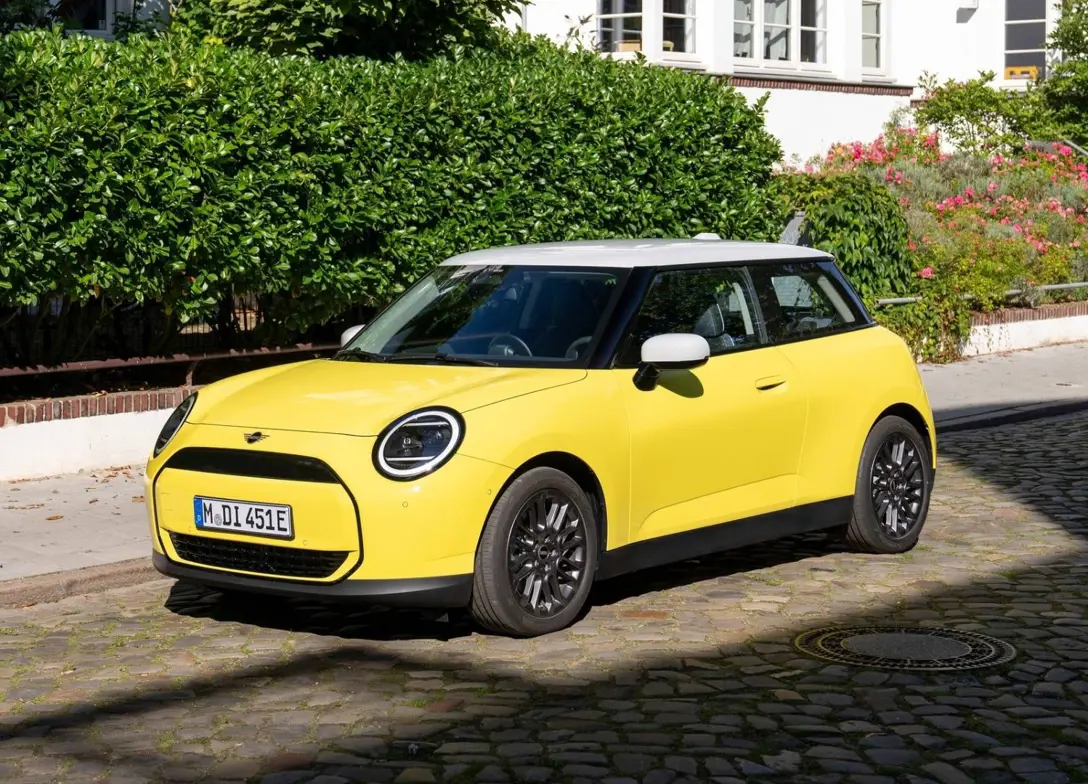 1696819-Mini-Cooper-Electric-2024-04.jpg