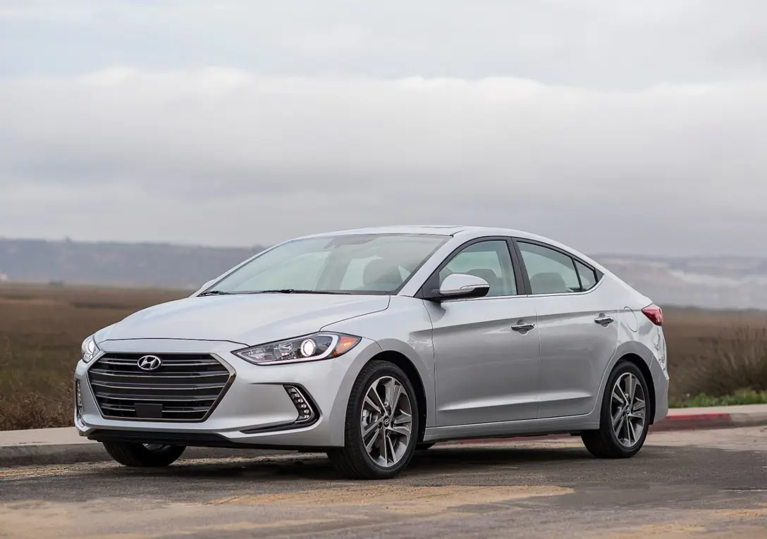 1636284-Hyundai-Elantra-2017-06.jpg
