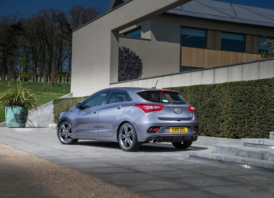 1645627-Hyundai-i30_Turbo-2015-1600-0e.jpg