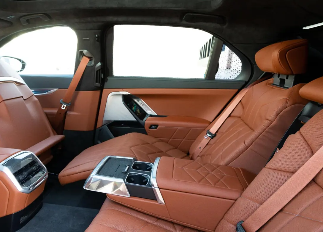 1685343-BMW-i7-2023-09-TM.jpg