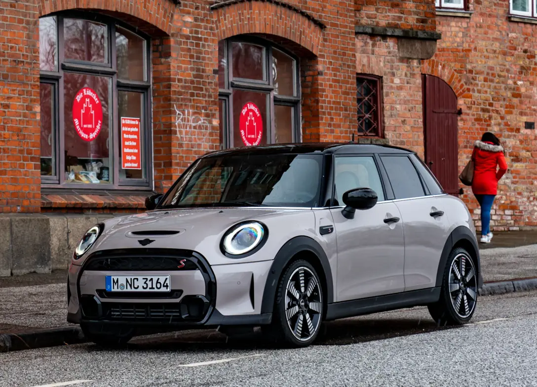 1695314-Mini-Cooper_S_3-door-2024-04.jpg