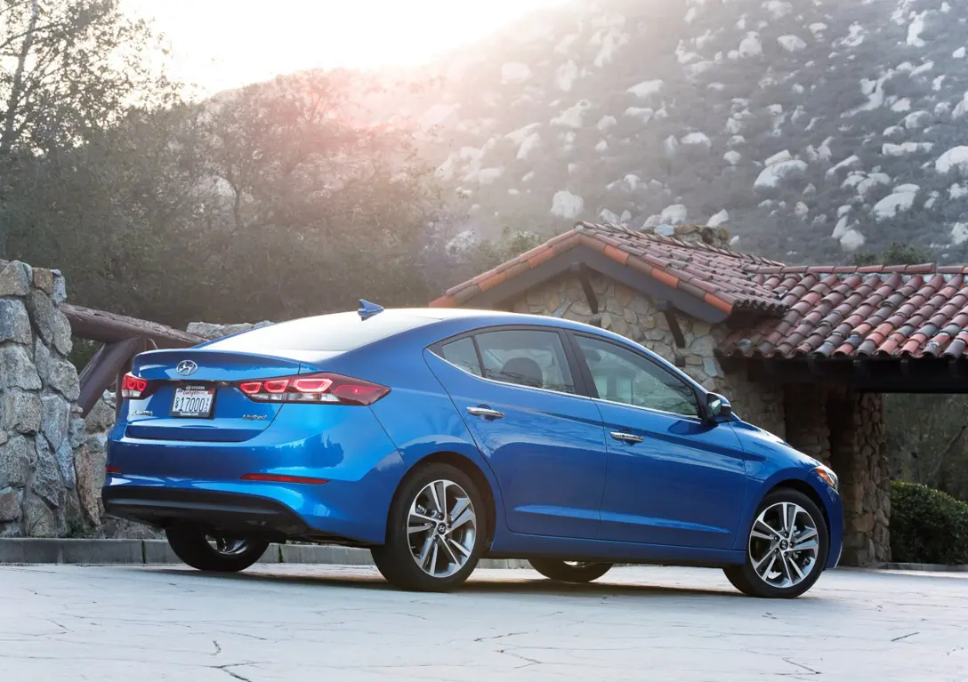 1636283-Hyundai-Elantra-2017-04.jpg