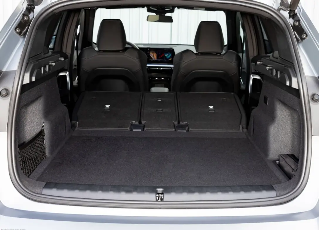 1674396-BMW-iX1-2023-10.jpg