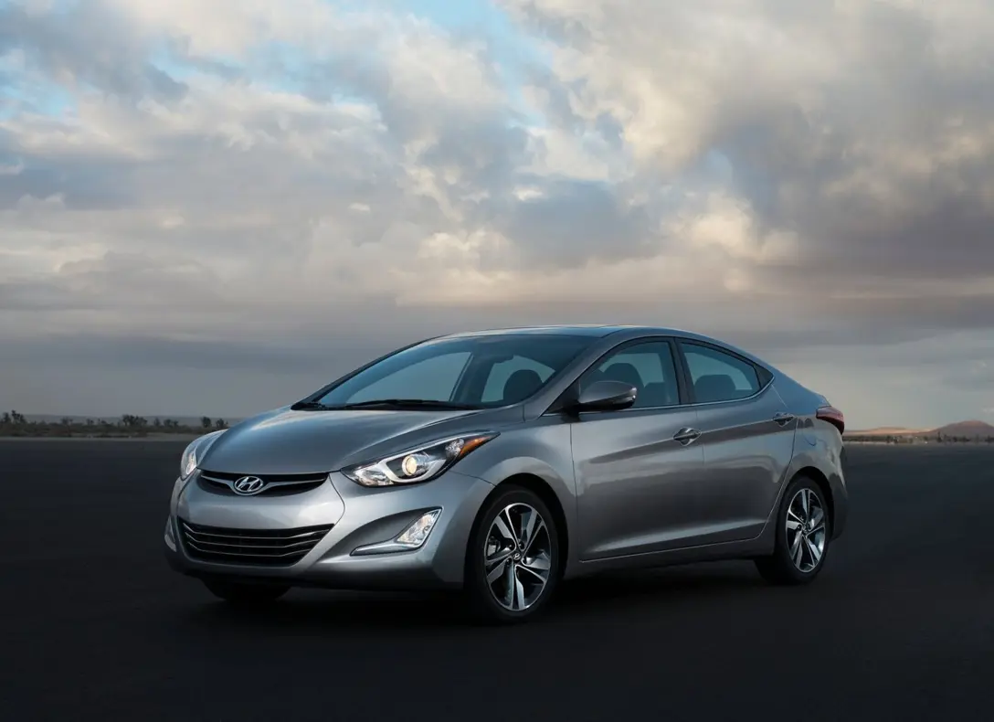 1649315-Hyundai-Elantra_Sedan-2015-04.jpg