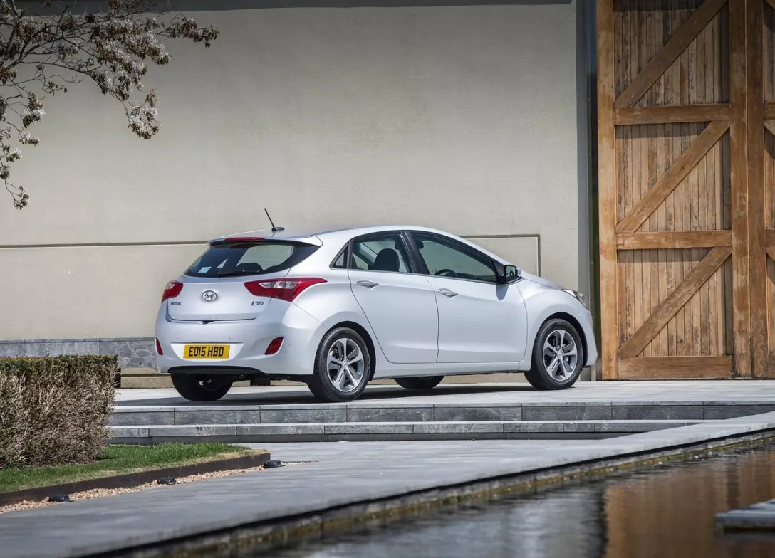 1645607-Hyundai-i30-2015-1600-0e.jpg