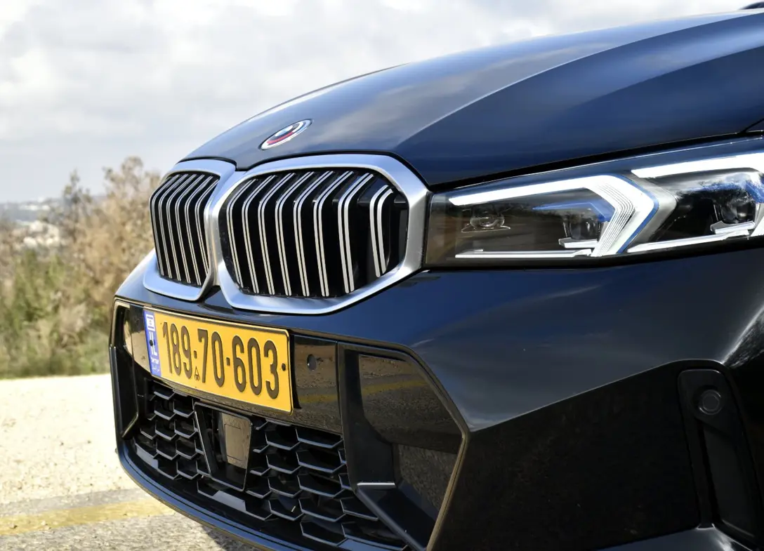 1701283-BMW-3-series-2024-00-ES.jpg