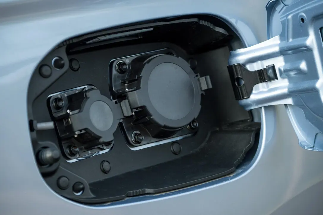 1653424-Mitsubishi-Outlander_PHEV-2016-07.jpg