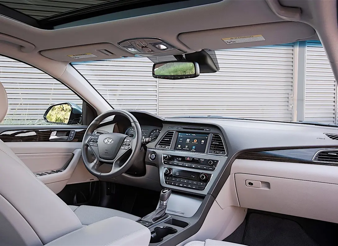 1647576-Hyundai-Sonata_Hybrid-2015-05.jpg