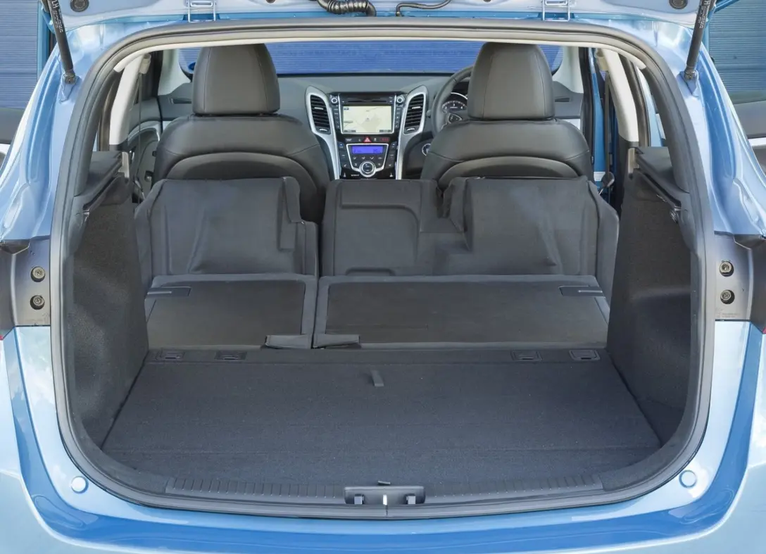 1647913-Hyundai-i30_Wagon-2017-07.jpg
