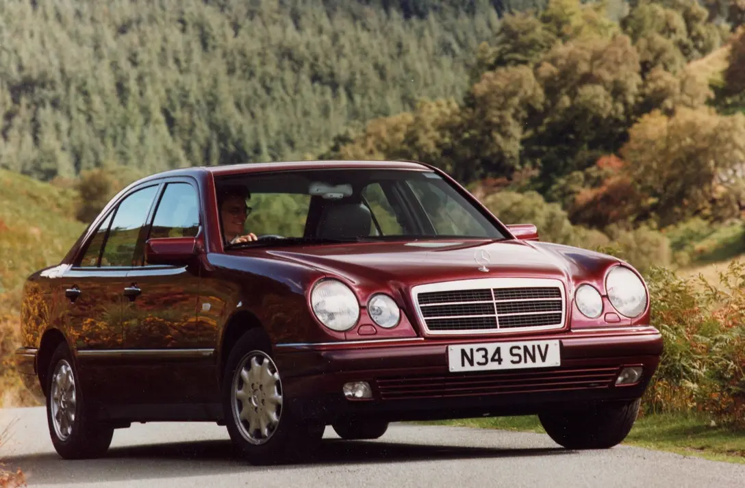 1605131-Mercedes-E-Class-1995-2002-1.jpg
