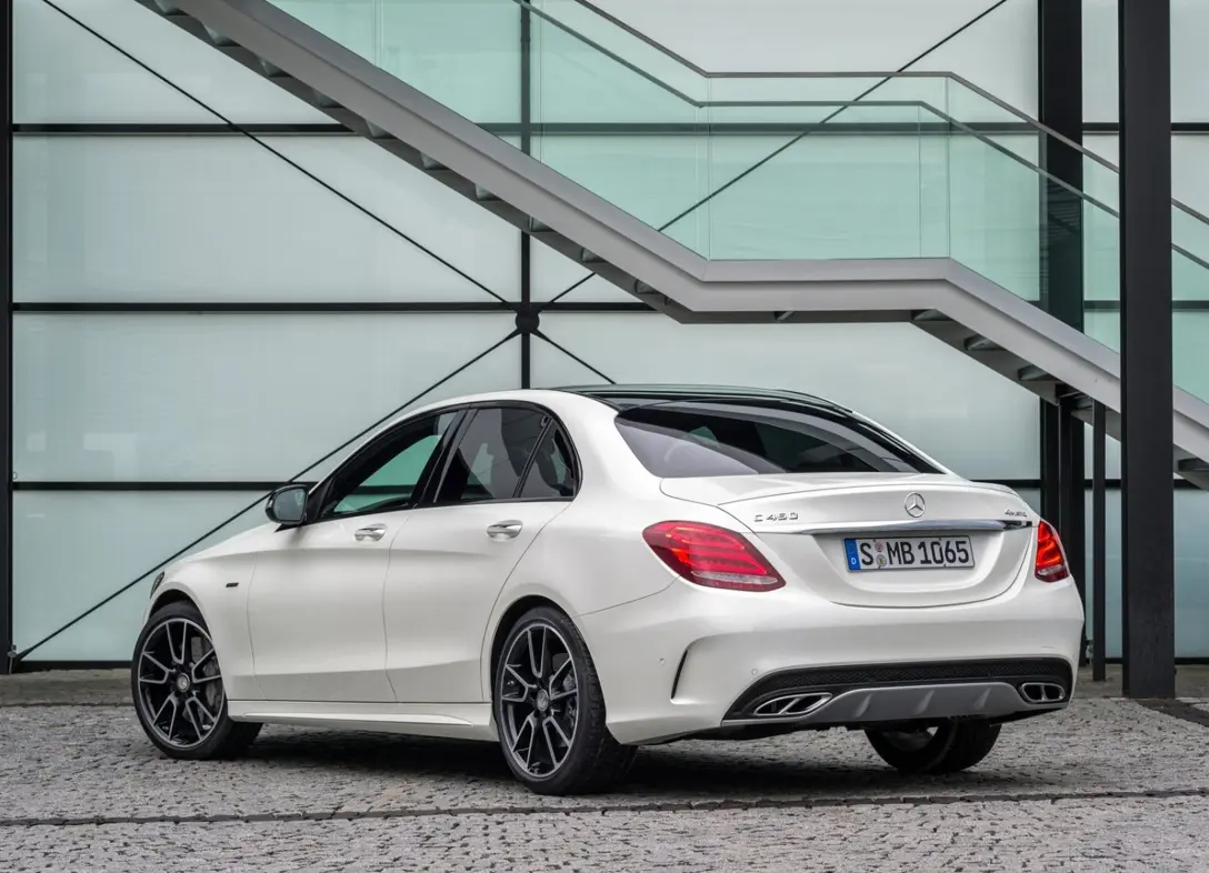 1648681-Mercedes-Benz-C-Class-2016-04.jpg