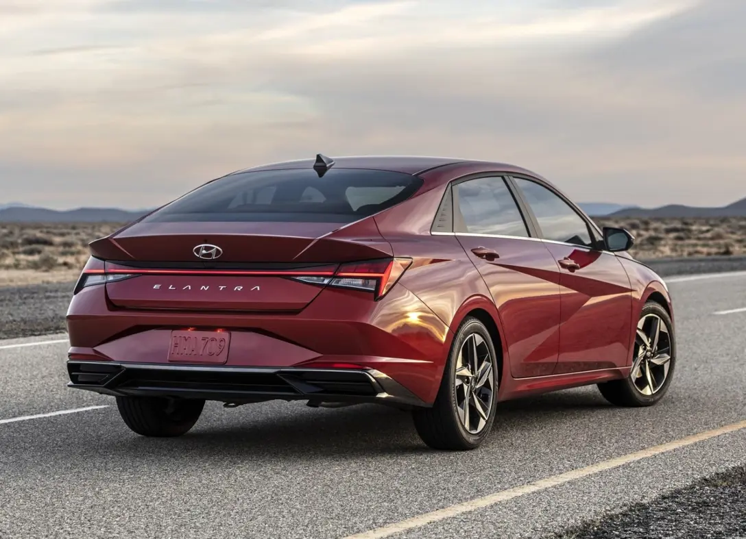 1674122-Hyundai-Elantra-2023-03.jpg