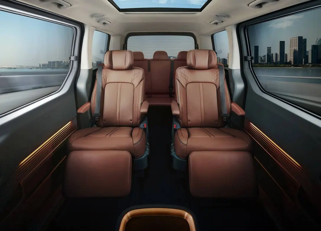 1698594-Hyundai-Staria-2024-09.jpg